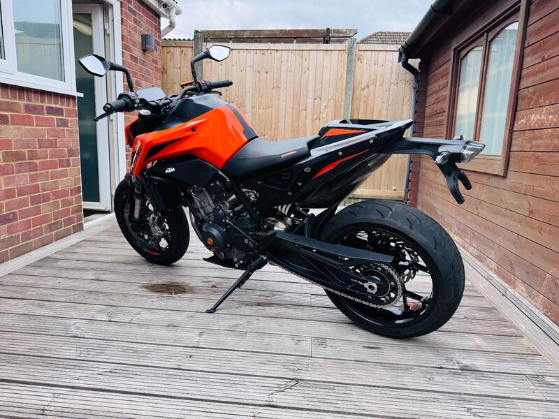 View KTM 790 DUKE L