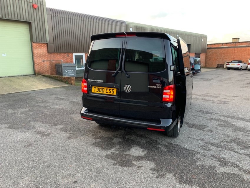 VOLKSWAGEN TRANSPORTER COMBI