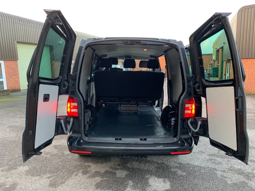 VOLKSWAGEN TRANSPORTER COMBI