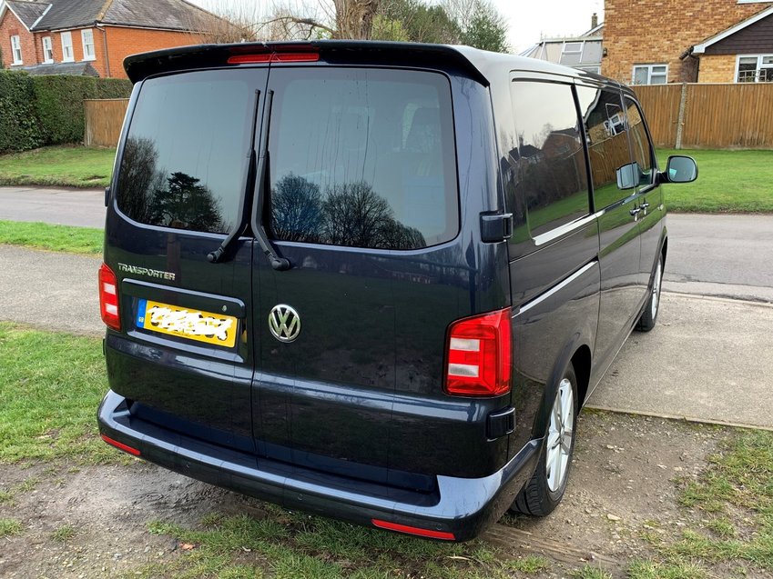 View VOLKSWAGEN TRANSPORTER TDi 150 BlueMotion DSG Auto SWB Euro6 Start-Stop AdBlue 13L T32 Kombi BlueMotion Highline