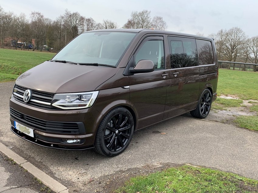 View VOLKSWAGEN TRANSPORTER TSi  204 BlueMotion DSG Auto SWB Start-StopT32 Kombi B Highline