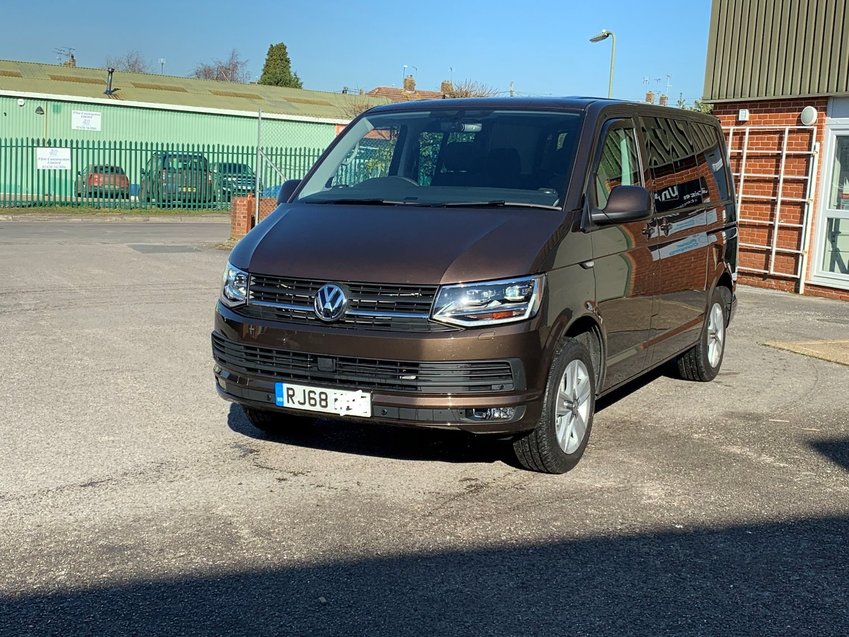 View VOLKSWAGEN TRANSPORTER TSi 204 BlueMotion DSG Auto SWB Start-Stop T32 Kombi BlueMotion Highline