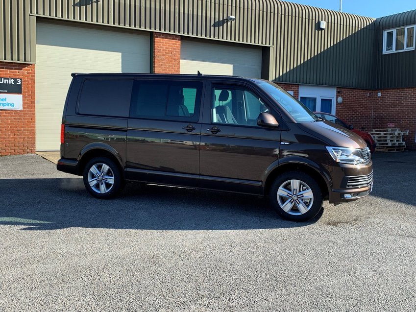 View VOLKSWAGEN TRANSPORTER TSi 204 BlueMotion DSG Auto SWB Start-Stop T32 Kombi BlueMotion Highline