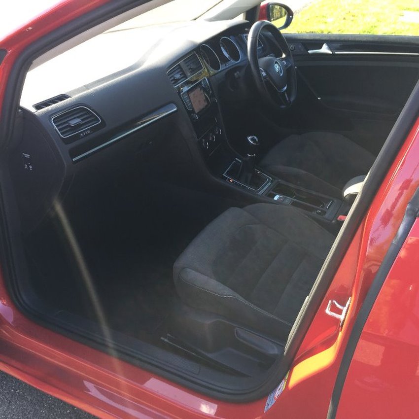 VOLKSWAGEN GOLF