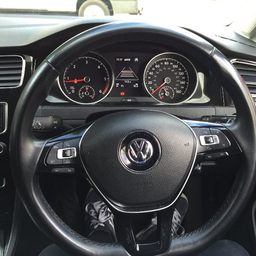 VOLKSWAGEN GOLF